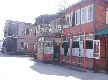 Kashmir Valley School Building Image
