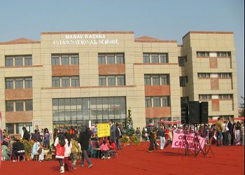 Manav Rachna International School Building Image
