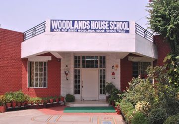 Woodlands House Building Image